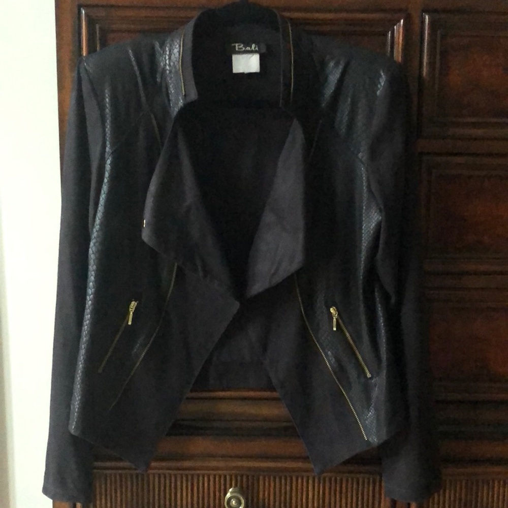 Light weight jacket that does not actually button or zip.  Cover up only.